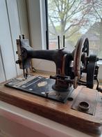 Oude hand naaimachine. Niet in heel goede staat, Antiek en Kunst, Antiek | Naaimachines, Ophalen