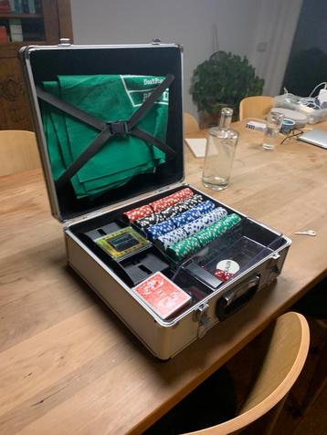Luxe pokerset 600 pokerchips beschikbaar voor biedingen