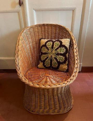GRATIS OP TE HALEN vintage rotan kinder stoel beschikbaar voor biedingen