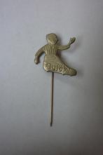 vintage speldje Quick voetbalschoenen, Ophalen of Verzenden, Gebruikt, Sport, Speldje of Pin