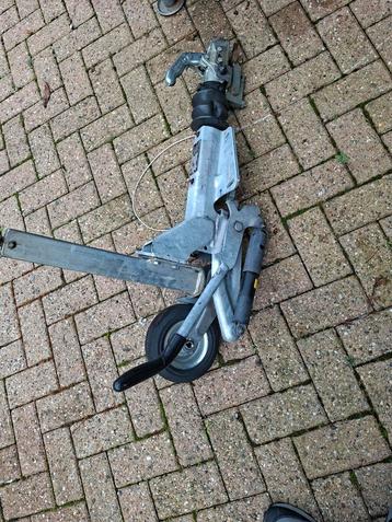 Knott koppeling v dissel 2000kg slot neuswiel  beschikbaar voor biedingen