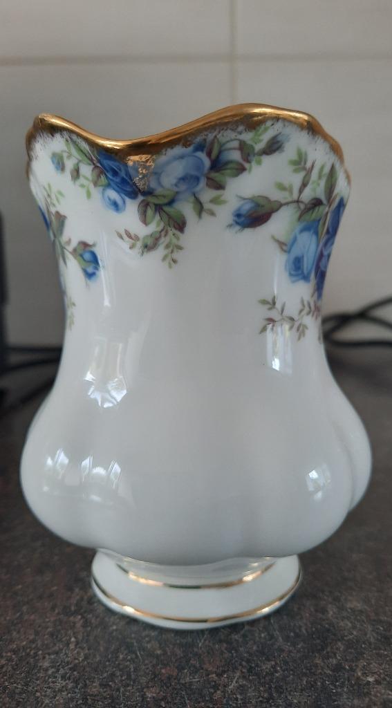 Royal Albert melkkannetje, Verzamelen, Porselein, Kristal en Bestek, Zo goed als nieuw, Overige typen, Porselein, Ophalen