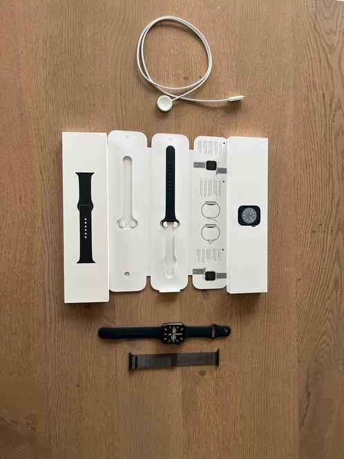 Apple Watch Series 8 45mm GPS - Zo goed als nieuw, Sieraden, Tassen en Uiterlijk, Smartwatches, Zo goed als nieuw, iOS, Zwart