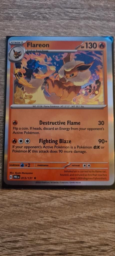 Flareon HOLO 013/131 Prismatic Evolutions, Hobby en Vrije tijd, Verzamelkaartspellen | Pokémon, Zo goed als nieuw, Ophalen of Verzenden