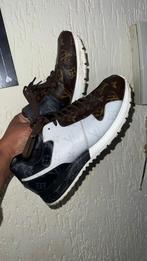Louis Vuitton maat 41, Bruin, Ophalen of Verzenden, Sneakers of Gympen, Zo goed als nieuw