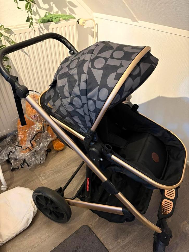 Kinderwagen zwart met bronze afwerking, Kinderen en Baby's, Kinderwagens en Combinaties, Zo goed als nieuw, Overige merken, Ophalen