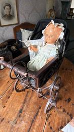 Antieke pop met kinderwagen, Antiek en Kunst, Antiek | Speelgoed, Ophalen of Verzenden