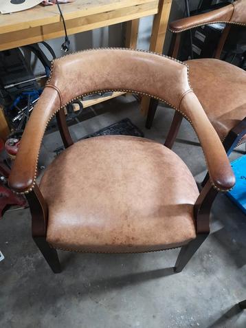 Leren eetkamerstoelen beschikbaar voor biedingen