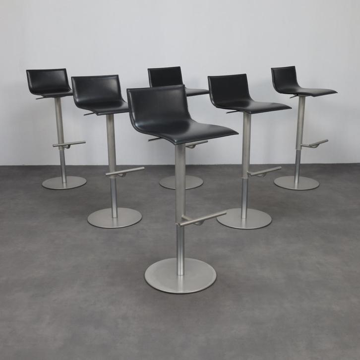 6x “S24 Thin” Swivel Barstools Karri Monni for Lapalma Italy, Huis en Inrichting, Barkrukken, Zo goed als nieuw, Leer, Metaal
