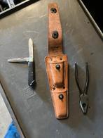 Set bestaat uit origineel lederen foudraal met mes en tang., Ophalen of Verzenden, Landmacht, Nederland, Overige typen