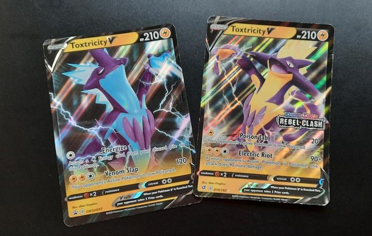 Pokémon Kaarten - Toxtricity V - verschillende kaarten., Hobby en Vrije tijd, Verzamelkaartspellen | Pokémon, Zo goed als nieuw