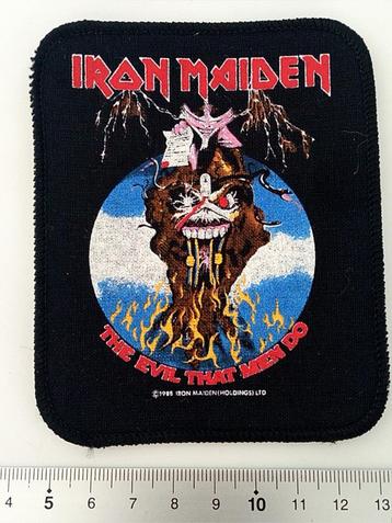 IRON MAIDEN the evil that.. mooie  vintage 1988 patch 74  beschikbaar voor biedingen