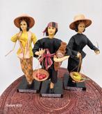 Sierpop 3 rijstveld werkers in Thailand Classical Dolls pop, Verzamelen, Poppen, Ophalen of Verzenden, Gebruikt, Pop