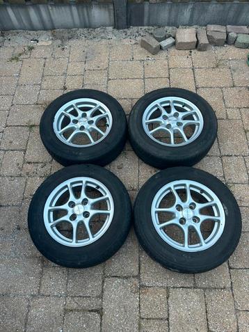 Velgen Toyota 14 inch winterbanden beschikbaar voor biedingen