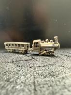 Zilveren miniatuur trein; wagon met locomotief, Ophalen of Verzenden