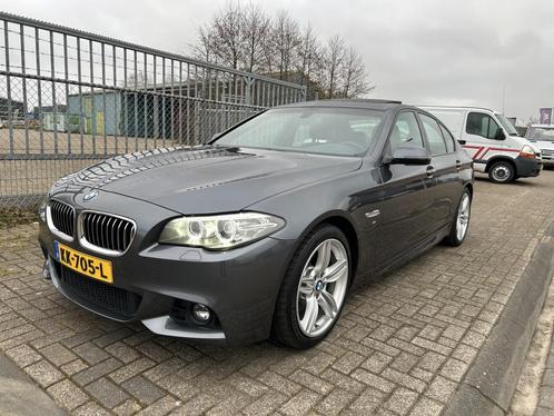 Bmw 5-serie 520i M Sport Pakket / Dakje / Xenon / Leer, Auto's, BMW, Bedrijf, 5-Serie, ABS, Airbags, Airconditioning, Alarm, Bluetooth