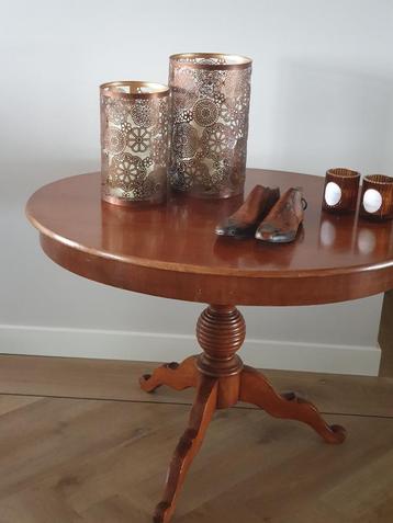 Ovale Antieke tafel om mooi sfeer hoekje te maken. beschikbaar voor biedingen