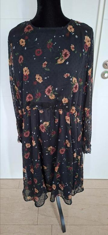 92)Te koop nieuw zwart gebloemde jurk onlycarmakoma maat 50 beschikbaar voor biedingen