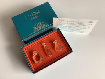 Vintage Lalique setje van 3 miniatuur parfumflesjes beschikbaar voor biedingen
