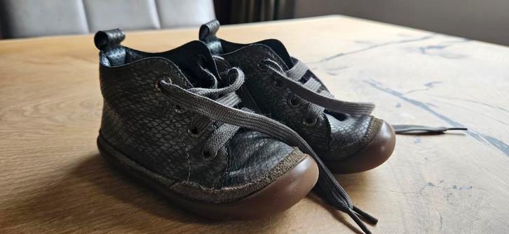 Grijze schoentjes krokodillenleer look unisex maat 22, Kinderen en Baby's, Babykleding | Schoentjes en Sokjes, Gebruikt, Jongetje of Meisje