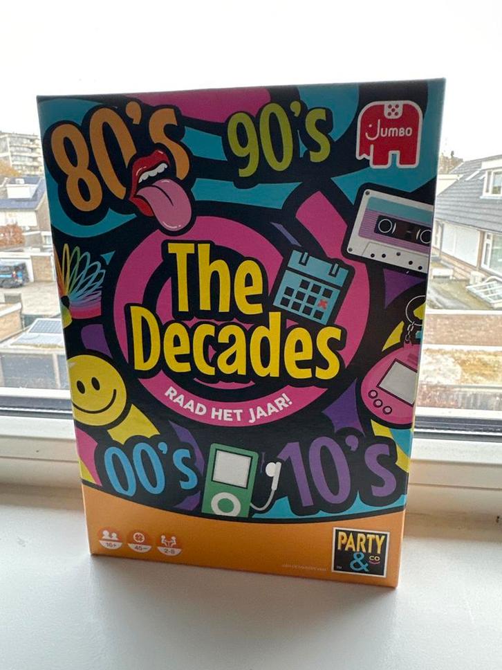 The Decades - Raad het Jaar! (Jumbo), Hobby en Vrije tijd, Gezelschapsspellen | Bordspellen, Zo goed als nieuw, Drie of vier spelers