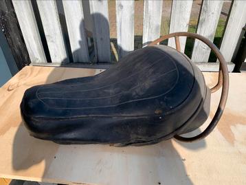 Oud Harley zadel  beschikbaar voor biedingen