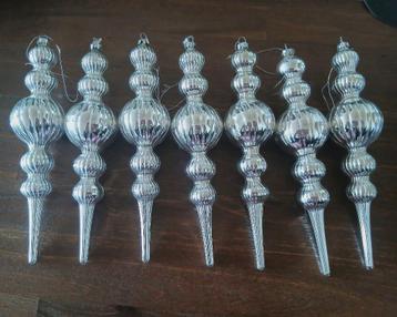 7 Grote kerstballen kerstboompegels zilver L 23 cm. beschikbaar voor biedingen
