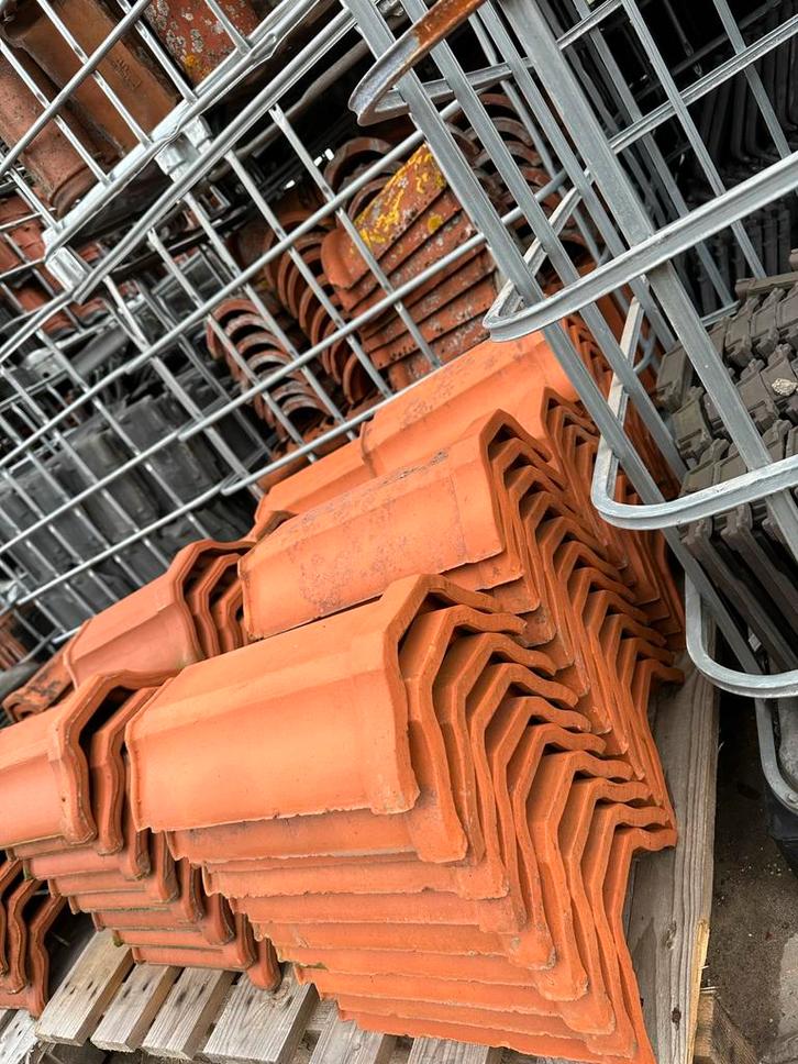 Mulden nokvorsten / vlakke vorsten / rood en grijs, Doe-het-zelf en Verbouw, Dakpannen en Dakbedekking, Nieuw, Dakpannen, Steen of Klei