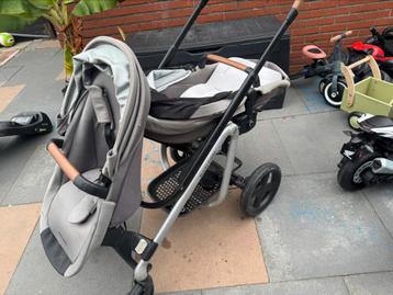 Dubbele kinderwagen van maxi-cosi beschikbaar voor biedingen