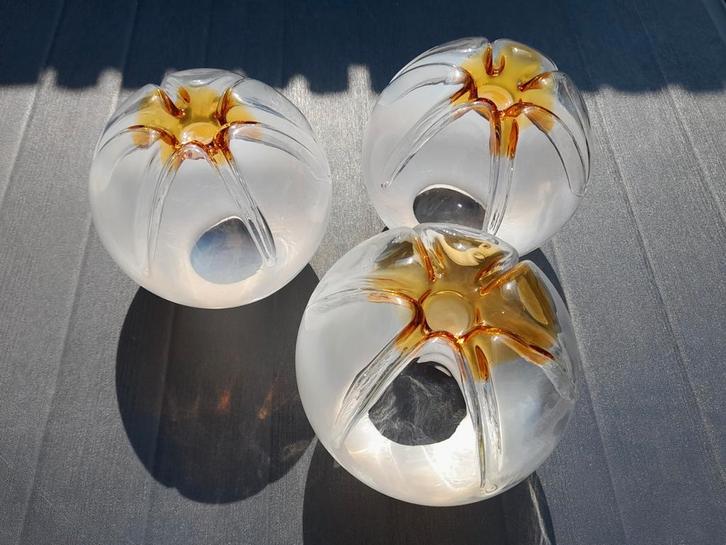 Murano Mazzega glas lampenbol Italië, Huis en Inrichting, Lampen | Lampenkappen, Zo goed als nieuw, Minder dan 25 cm, Rond, Overige kleuren