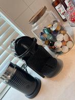 Nespresso koffiemachine met melkopschuimer, Ophalen of Verzenden, Zo goed als nieuw