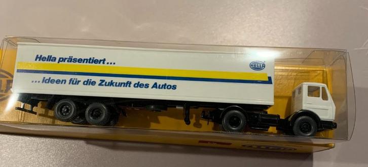 Te koop modelauto mercedes - trekker + oplegger- hella, Verzamelen, Automerken, Motoren en Formule 1, Nieuw, Auto's, Ophalen of Verzenden