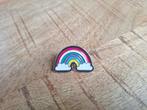 1 leuke regenboog pin te koop, Verzamelen, Speldjes, Pins en Buttons, Ophalen of Verzenden, Nieuw, Overige onderwerpen, Speldje of Pin