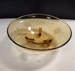 amberkleurige schaal op pootjes bloemmotief, Antiek en Kunst, Ophalen of Verzenden