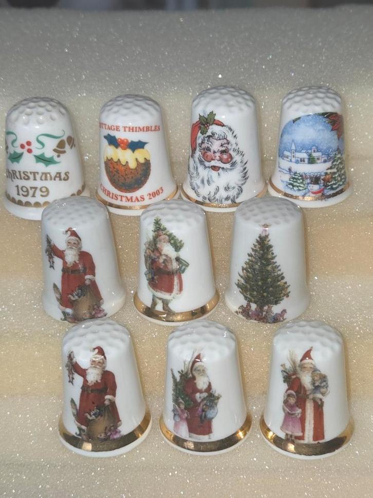 10 Kerst Vingerhoedjes Porselein gemerkt 1,50 p.stuk, Verzamelen, Vingerhoedjes, Zo goed als nieuw, Ophalen of Verzenden