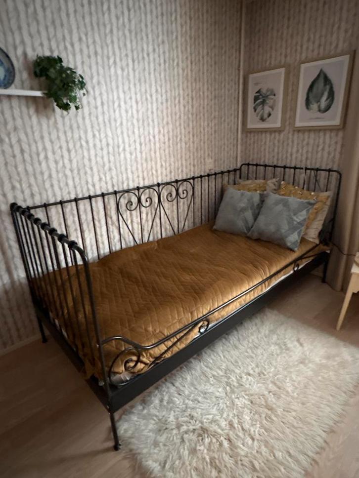 Bedframe 90x200 - Ideaal voor kleine ruimtes!, Huis en Inrichting, Slaapkamer | Bedden, Gebruikt, Eenpersoons, 90 cm, 200 cm, Metaal