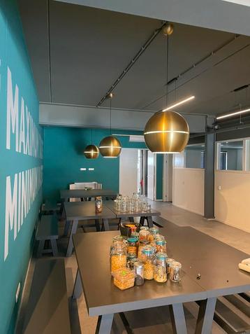 6 mooie antracieten picknicktafels en zitbanken beschikbaar voor biedingen