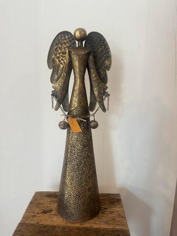 Rustieke engel , metaal beschikbaar voor biedingen