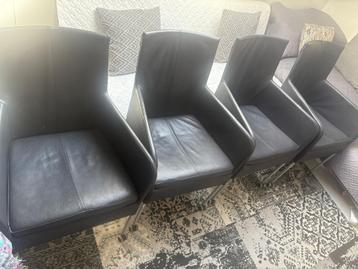 4 Zwarte Lederen Stoelen beschikbaar voor biedingen
