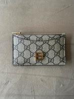 Balenciaga/Gucci kaarthouder, Ophalen