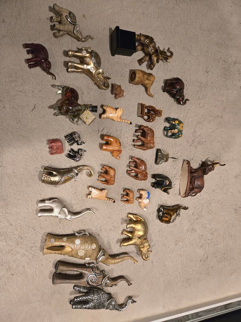 Diverse olifanten van porselein en hout, Antiek en Kunst, Antiek | Porselein, Ophalen of Verzenden