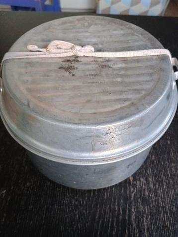 Aluminium pannenset beschikbaar voor biedingen