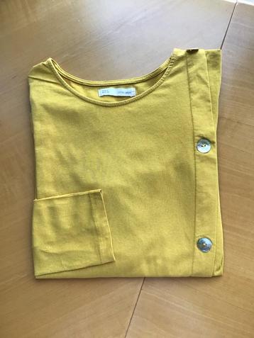 Geel Shirt met lange mouw. Mt 40/42 beschikbaar voor biedingen