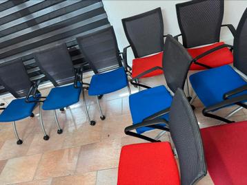 Vergader stoelen blauw en rode ziting echt super mooi beschikbaar voor biedingen