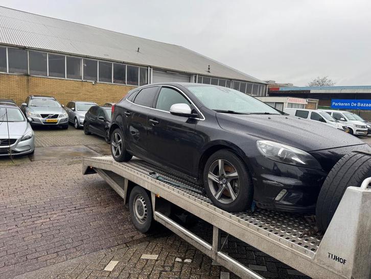 Volvo V40 2.0 D4 R-Design ENGINE MAKE NOISE!, Auto's, Volvo, Bedrijf, Te koop, V40, Diesel, Euro 5, A, Hatchback, Handgeschakeld