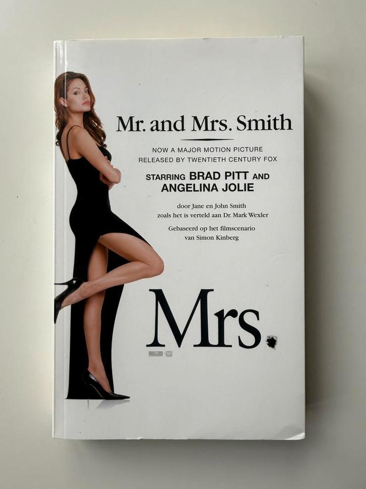 C. East Dubowski - Mr. & Mrs. Smith, Boeken, Thrillers, Zo goed als nieuw, Ophalen