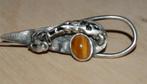 Samengestelde broche - hoedenspeld met tijgeroog, Sieraden, Tassen en Uiterlijk, Antieke sieraden, Ophalen, Zilver, Broche, Met edelsteen