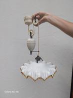 Art deco opaline hanglamp met porseleinen hangsysteem, Antiek en Kunst, Antiek | Lampen, Ophalen of Verzenden