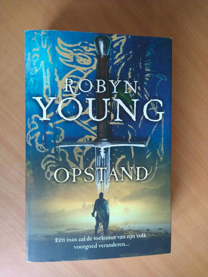 Young, Robyn. Opstand, Boeken, Avontuur en Actie, Zo goed als nieuw, Ophalen of Verzenden