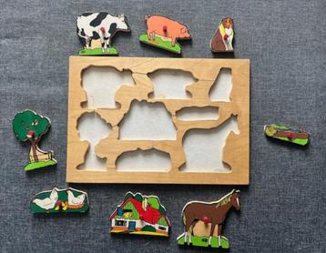 Houten insteekpuzzel beschikbaar voor biedingen